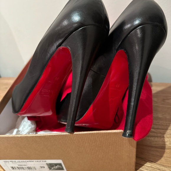 Gently Worn Christian Louboutin Very Prive open toe platform. - Picture 4 of 4